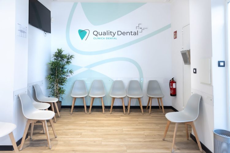 Sala de espera para pacientes de la clínica dental